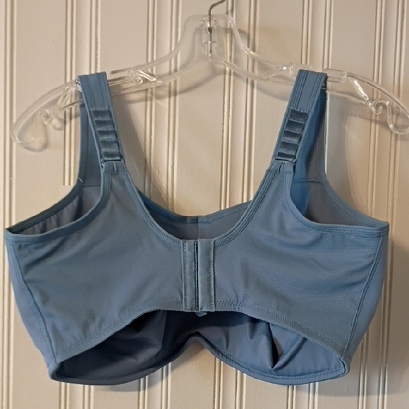 Wacoal Light Blue Sports Bra - Picture 5 of 6